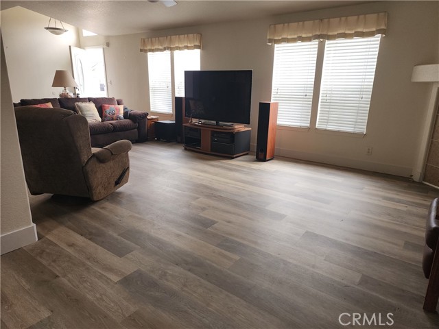 Detail Gallery Image 4 of 10 For 310 Magpie, Fountain Valley,  CA 92708 - 3 Beds | 2 Baths