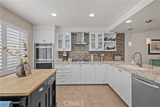 22255 1/4 Erwin Street, Woodland Hills CA: https://media.crmls.org/medias/1ce38827-79a4-482e-b272-f30369b5c291.jpg