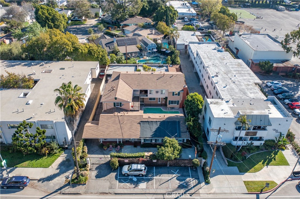 Apartment at 4918 Cahuenga