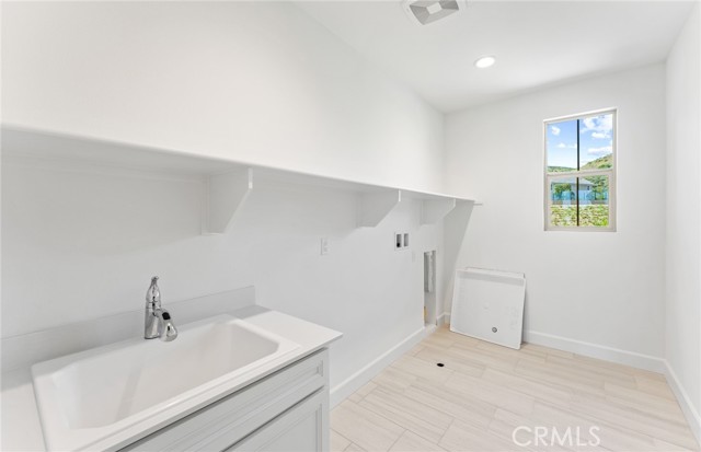 Detail Gallery Image 35 of 43 For 11761 Toyon Dr, Chatsworth,  CA 91311 - 5 Beds | 5/1 Baths