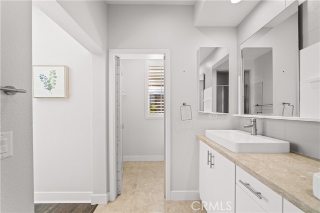 9 Compass Court, Aliso Viejo CA: https://media.crmls.org/medias/1ce46c53-bd17-43d0-810b-e753ab0dd16f.jpg