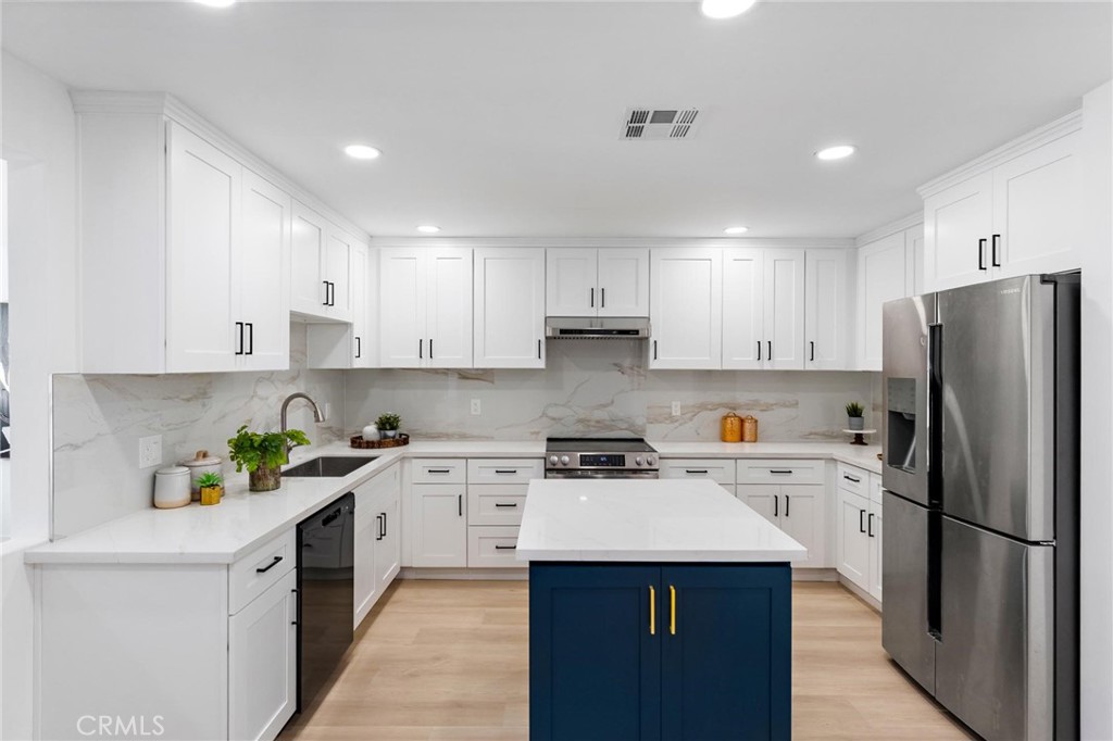 MLS #OC25184707 image #2