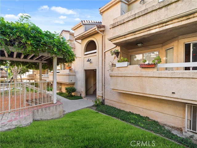 Detail Gallery Image 2 of 44 For 19810 Sandpiper Pl #22,  Newhall,  CA 91321 - 3 Beds | 2 Baths