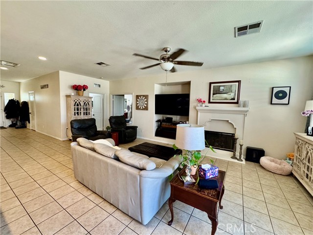 Detail Gallery Image 7 of 21 For 3884 Ash St, Lake Elsinore,  CA 92530 - 3 Beds | 2 Baths