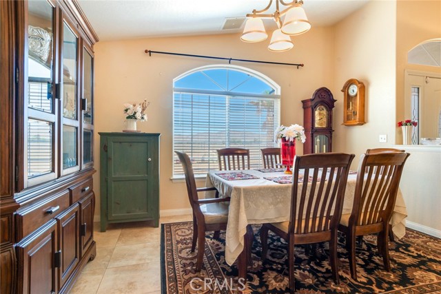 Detail Gallery Image 13 of 55 For 23465 Cherokee Rd, Apple Valley,  CA 92307 - 5 Beds | 3/1 Baths