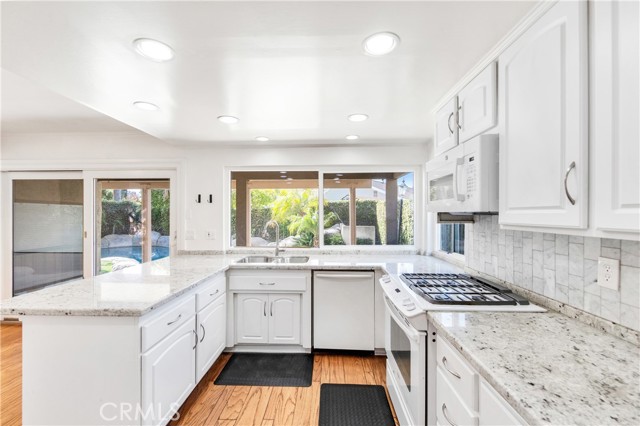 Detail Gallery Image 7 of 67 For 16293 Wayfarer Ln, Huntington Beach,  CA 92649 - 5 Beds | 3/1 Baths