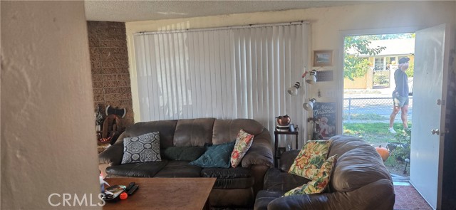 4527 Kickapoo Court, San Diego CA: https://media.crmls.org/medias/1ce6c8a1-54ae-436b-aa3f-55665479ee08.jpg