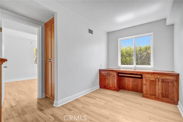 Detail Gallery Image 13 of 37 For 6 Canal Cir, Newport Beach,  CA 92663 - 4 Beds | 3 Baths
