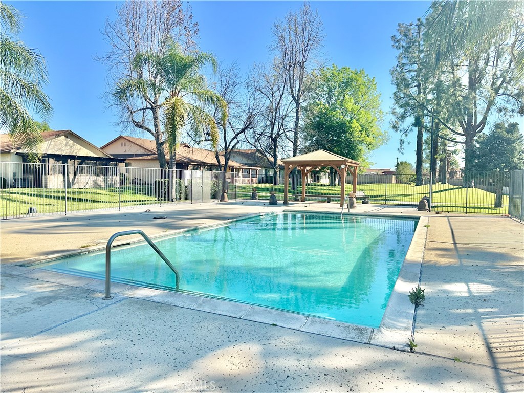 https://media.crmls.org/medias/1ce79a2f-a9e9-4337-9e24-f61ca0193145.jpg?preset=X-Large