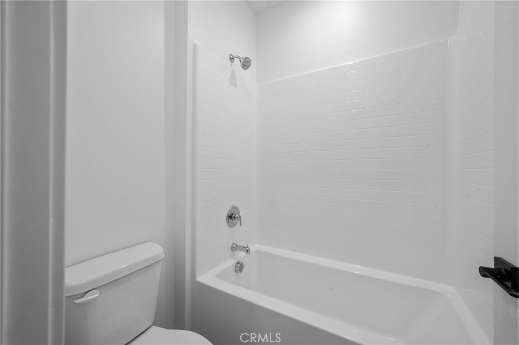 https://media.crmls.org/medias/1ce81f2a-48a0-4bfe-8f1e-4744632f2207.jpg?preset=X-Large