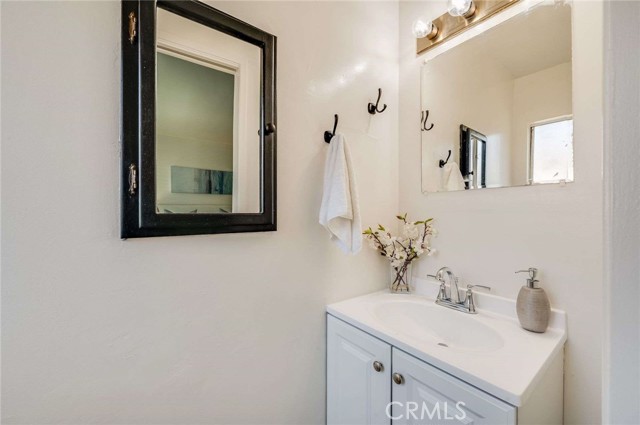 3322 Sandwood Street, Lakewood CA: https://media.crmls.org/medias/1ce83a36-53ea-4878-9723-c269e8206046.jpg