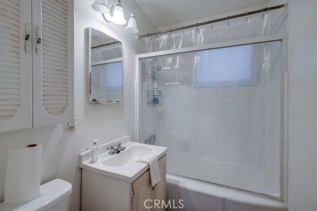 327 S 35th Street, San Diego CA: https://media.crmls.org/medias/1ce87bcd-0214-4e88-b1d1-d9f102afe9c2.jpg