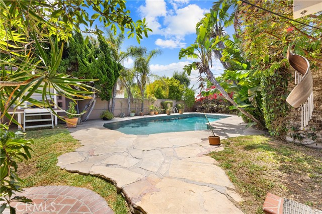 Detail Gallery Image 30 of 32 For 317 Walnut St, Costa Mesa,  CA 92627 - 4 Beds | 2 Baths