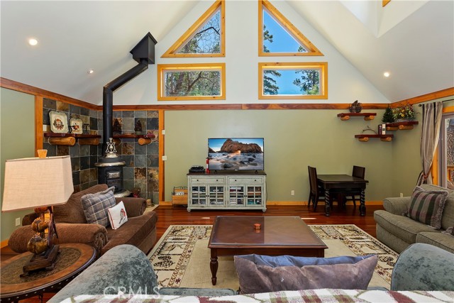 Detail Gallery Image 12 of 36 For 43413 Sheephorn Rd, Big Bear Lake,  CA 92315 - 4 Beds | 2/1 Baths