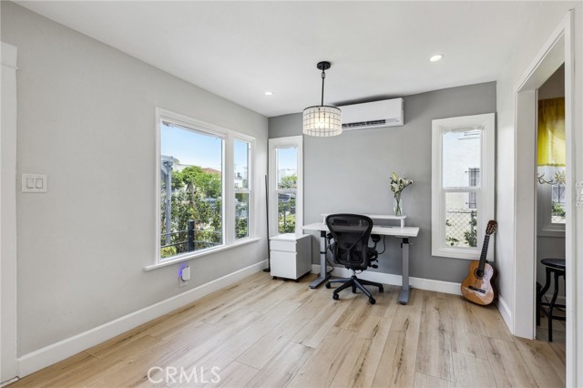 4562 W 17th Street, Los Angeles CA: https://media.crmls.org/medias/1cea73c5-44fe-415f-95c8-966cdbdf53fc.jpg