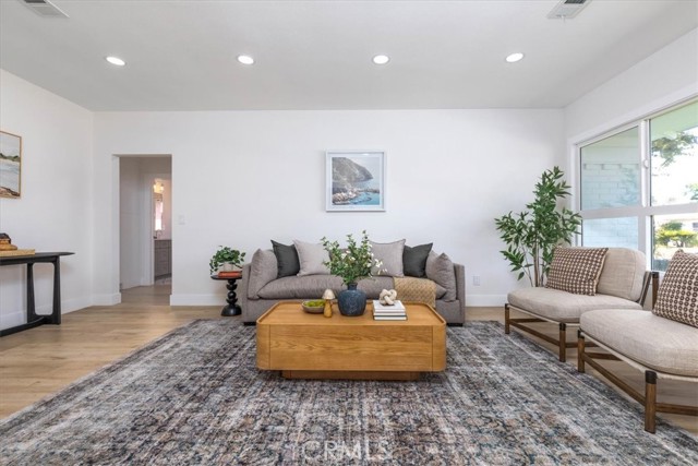 Detail Gallery Image 3 of 36 For 3829 Wellington Rd, Los Angeles,  CA 90008 - 3 Beds | 2 Baths