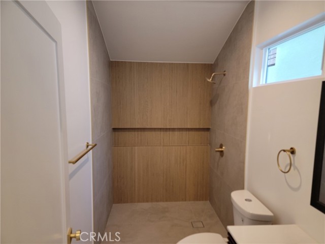 Detail Gallery Image 10 of 12 For 18723 Bassett St, Reseda,  CA 91335 - 1 Beds | 1 Baths
