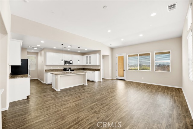 36432 Chervil Court, Lake Elsinore CA: https://media.crmls.org/medias/1cebc4dc-590a-489a-860e-f937af8e3936.jpg