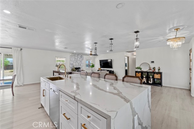 Detail Gallery Image 12 of 60 For 8263 3rd, Hesperia,  CA 92345 - 6 Beds | 3 Baths