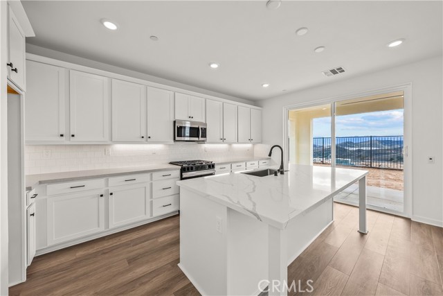 Detail Gallery Image 17 of 59 For 28908 Saddle Cir, Castaic,  CA 91384 - 4 Beds | 3 Baths