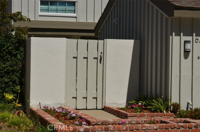 Detail Gallery Image 3 of 39 For 64 Oak Tree Lane, Irvine,  CA 92612 - 4 Beds | 2/1 Baths