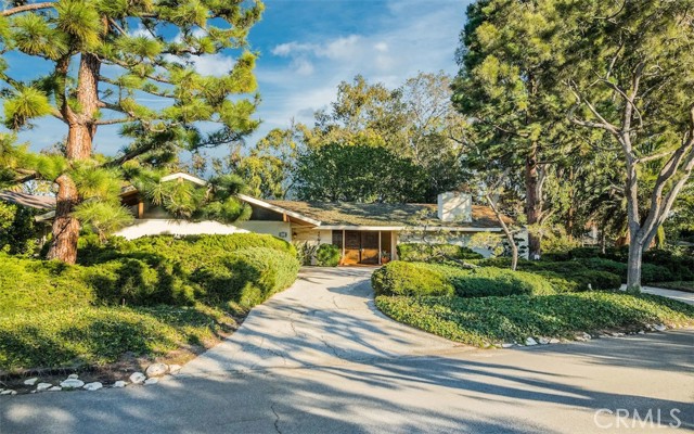 Clean, mid-century curb appeal