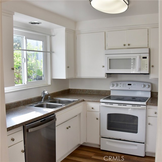 Detail Gallery Image 7 of 33 For 22931 Nadine Cir a,  Torrance,  CA 90505 - 2 Beds | 1 Baths