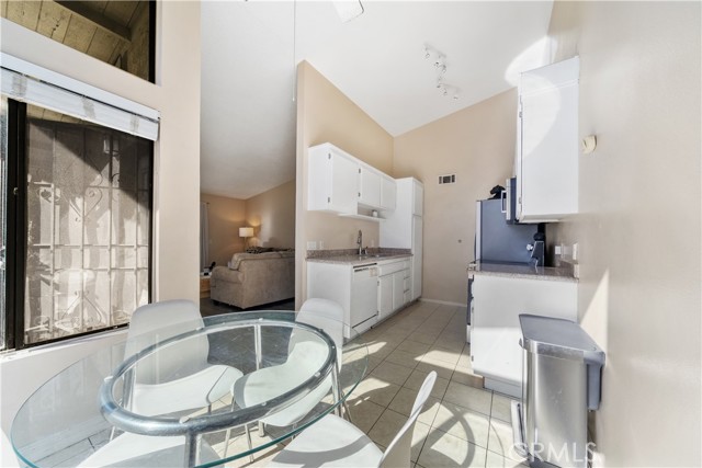 Detail Gallery Image 8 of 18 For 1150 S Meadow #6,  Colton,  CA 92324 - 1 Beds | 1 Baths