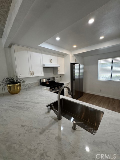 Detail Gallery Image 10 of 31 For 5760 Owensmouth Ave #28,  Woodland Hills,  CA 91367 - 2 Beds | 1/1 Baths