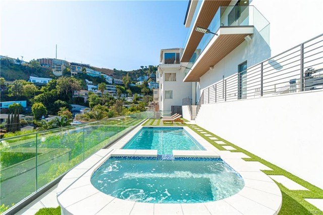 Detail Gallery Image 31 of 55 For 8566 Hollywood Bld, Los Angeles,  CA 90069 - 6 Beds | 6/1 Baths