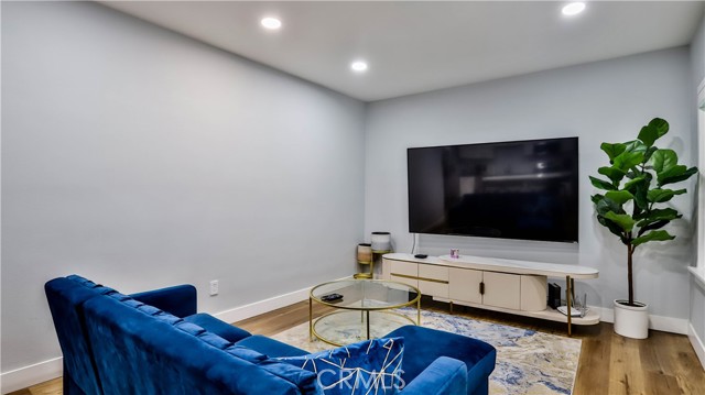 408 S Flower Street, Santa Ana CA: https://media.crmls.org/medias/1cf093f9-3037-4853-b5f9-c587b69a2056.jpg