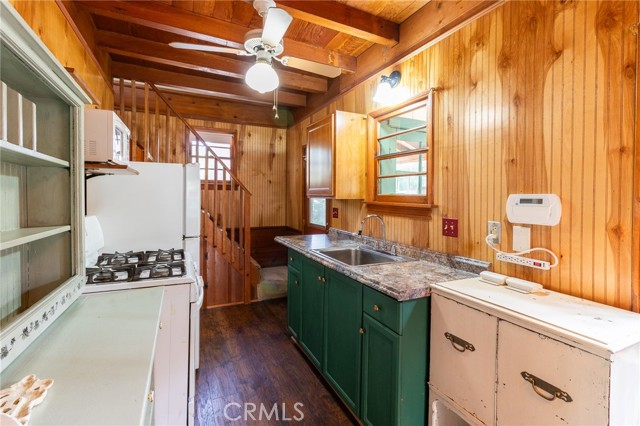 Detail Gallery Image 14 of 30 For 26370 Alpine Lane, Twin Peaks,  CA 92391 - 2 Beds | 1 Baths