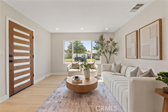 213 N Flower Street, Orange CA: https://media.crmls.org/medias/1cf2af21-301e-4a70-a7be-02994db96df9.jpg