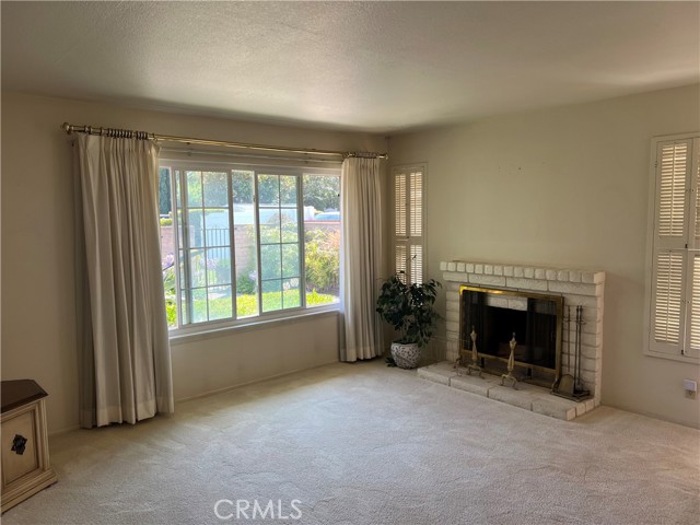 296 E 19th Street, Costa Mesa CA: https://media.crmls.org/medias/1cf2ca8a-1c4a-46fb-a033-bb6581f44761.jpg
