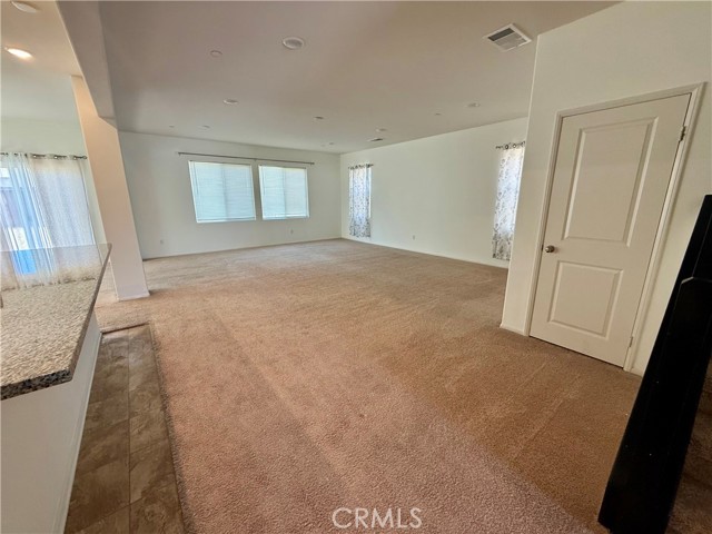 Detail Gallery Image 12 of 53 For 13886 Camino Cinco, Victorville,  CA 92392 - 5 Beds | 4 Baths