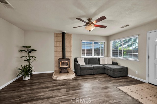 Detail Gallery Image 6 of 24 For 944 First St, Lakeport,  CA 95453 - 4 Beds | 1/1 Baths