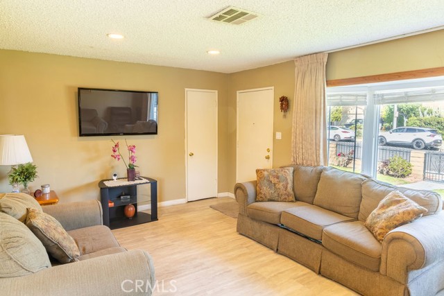 Detail Gallery Image 8 of 28 For 1502 Coronel, San Fernando,  CA 91340 - 3 Beds | 2 Baths