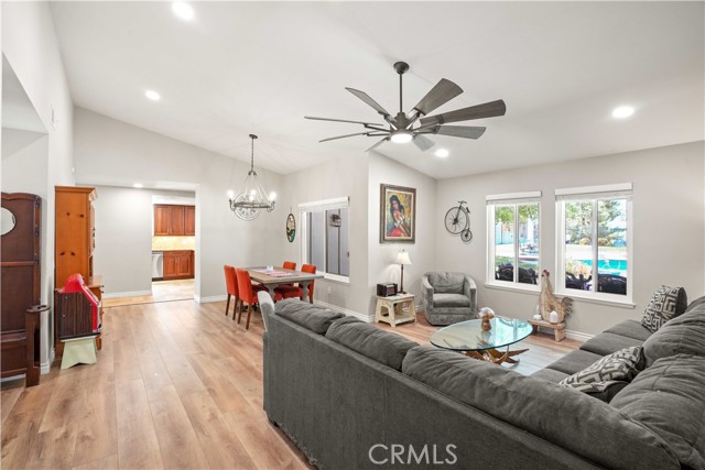 319 Cheerful Court, Simi Valley CA: https://media.crmls.org/medias/1cf4f29d-236e-45ba-b37f-a78dccd5e0c7.jpg