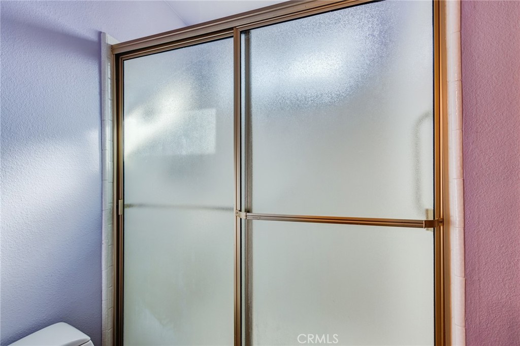 https://media.crmls.org/medias/1cf6e19f-f869-40db-b886-596cf98204f9.jpg?preset=X-Large