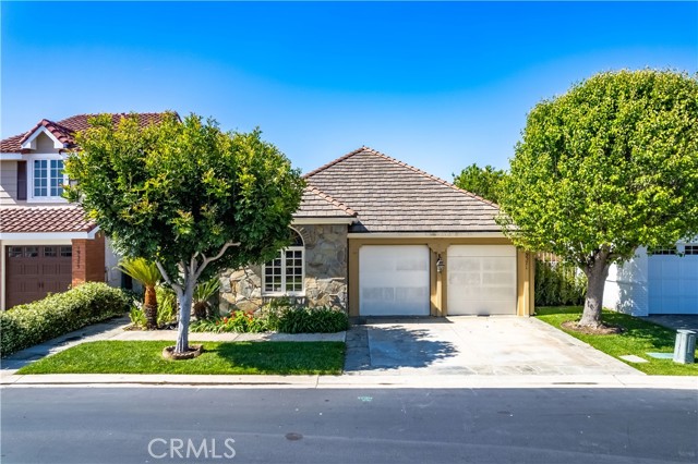 Detail Gallery Image 1 of 52 For 19371 Woodlands Dr, Huntington Beach,  CA 92648 - 3 Beds | 2/1 Baths