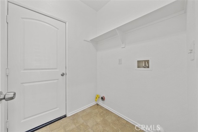 Detail Gallery Image 17 of 38 For 14323 Moon Valley St, Victorville,  CA 92394 - 4 Beds | 3 Baths