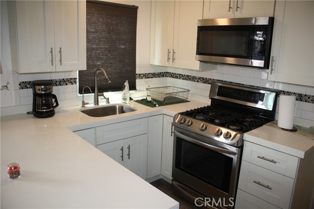 1900 Artesia Boulevard, Torrance CA: https://media.crmls.org/medias/1cf7a0b6-b341-4bd2-8990-28907734b7f3.jpg
