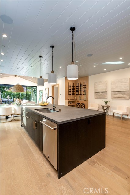 Detail Gallery Image 17 of 55 For 5323 Allott Ave, Sherman Oaks,  CA 91401 - 4 Beds | 4/1 Baths