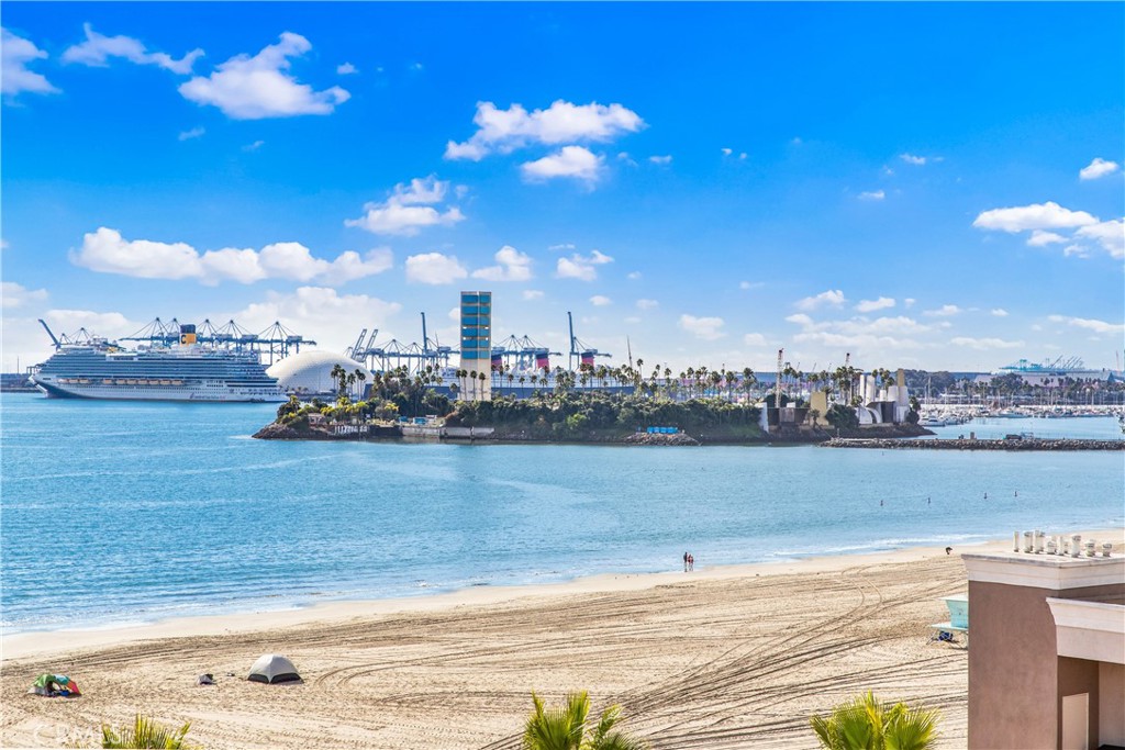 https://media.crmls.org/medias/1cf8b226-496b-4161-86ab-c32027d59b94.jpg?preset=X-Large