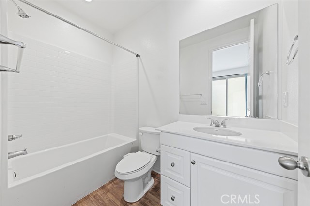 7554 Botany St, Chino CA: https://media.crmls.org/medias/1cf92a22-9848-4f61-a1f6-67997e575196.jpg