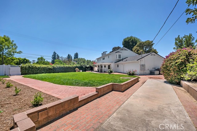 9500 Texhoma Avenue, Northridge CA: https://media.crmls.org/medias/1cf97f6d-a1b5-4ba3-8655-9a00ade0a57a.jpg