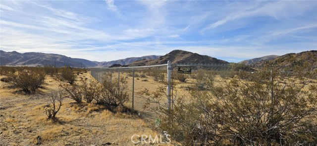18066 Barstow Road, Lucerne Valley CA: https://media.crmls.org/medias/1cfa7d16-8c33-4820-a94f-967ca77ad235.jpg