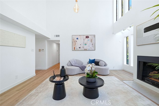 Detail Gallery Image 7 of 29 For 11601 Montana Ave #7,  Los Angeles,  CA 90049 - 2 Beds | 3 Baths