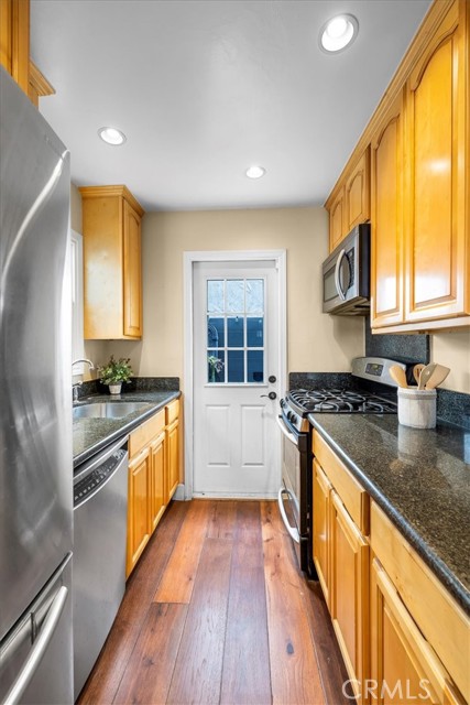 226 44th St, Manhattan Beach, California 90266, 1 Bedroom Bedrooms, ,Residential,Sold,44th St,SB22107069