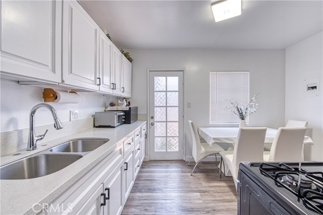 4430 W 166th Street, Lawndale CA: https://media.crmls.org/medias/1cfbf693-dc67-4bc5-867d-72bb1468b825.jpg